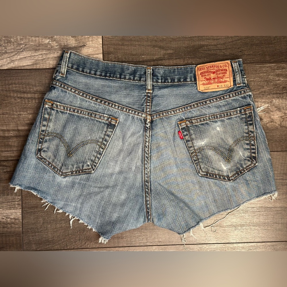 Levi's 559 Relaxed Straight Women’s cut off shorts Size 33